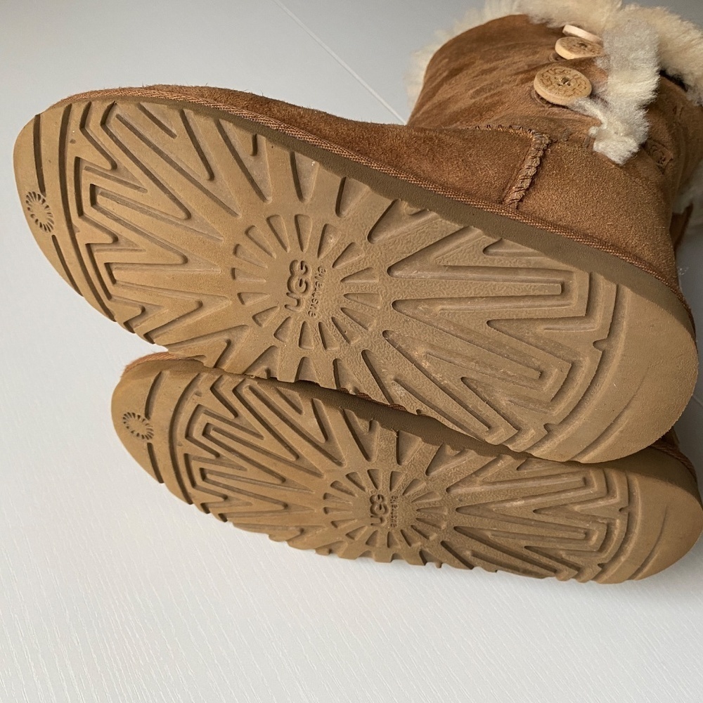 UGG Bailey Button Triplet Tall Boots Chestnut Size 5 - Picture 11 of 16